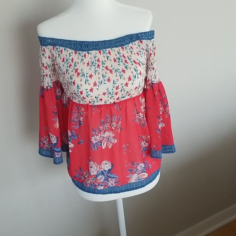 Vici Flying Tomamto Flowy Off Shoukder Print Top